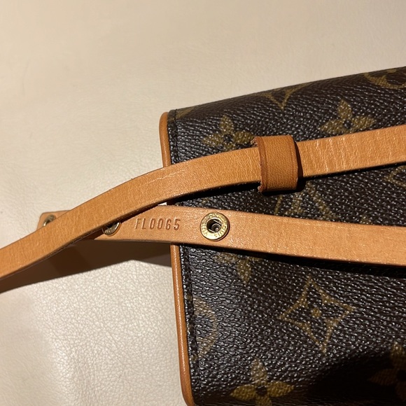 LV Belt Bag. Never used. - Picture 3 of 7